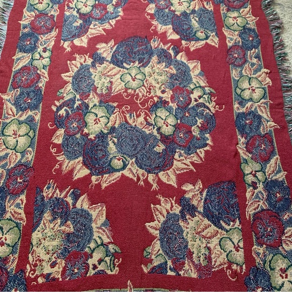 Glynda Turley Vintage Floral Tapestry Blanket - Picture 4 of 7